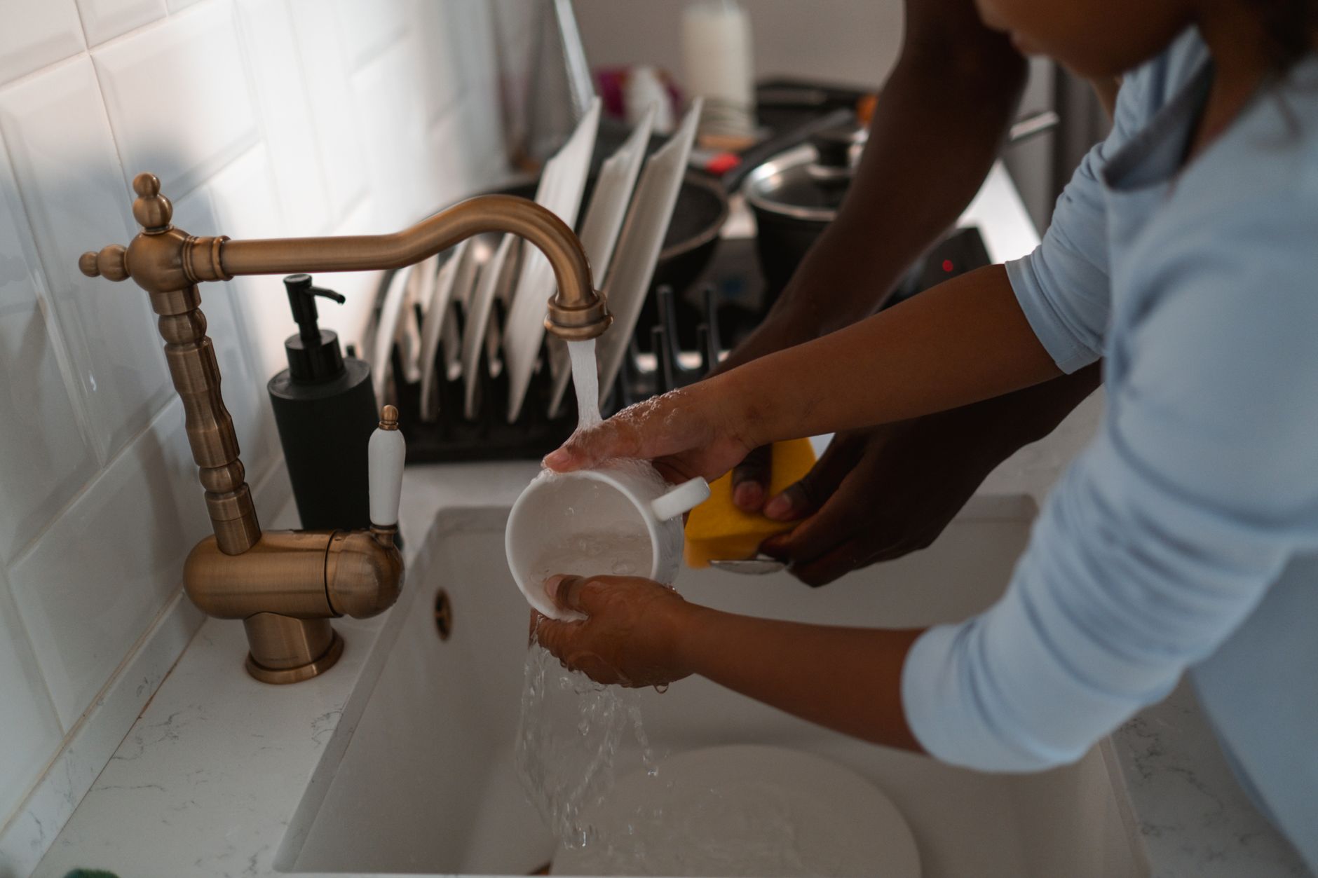 What Size Water Softener Do I Need: Family Using Water in a Kitchen